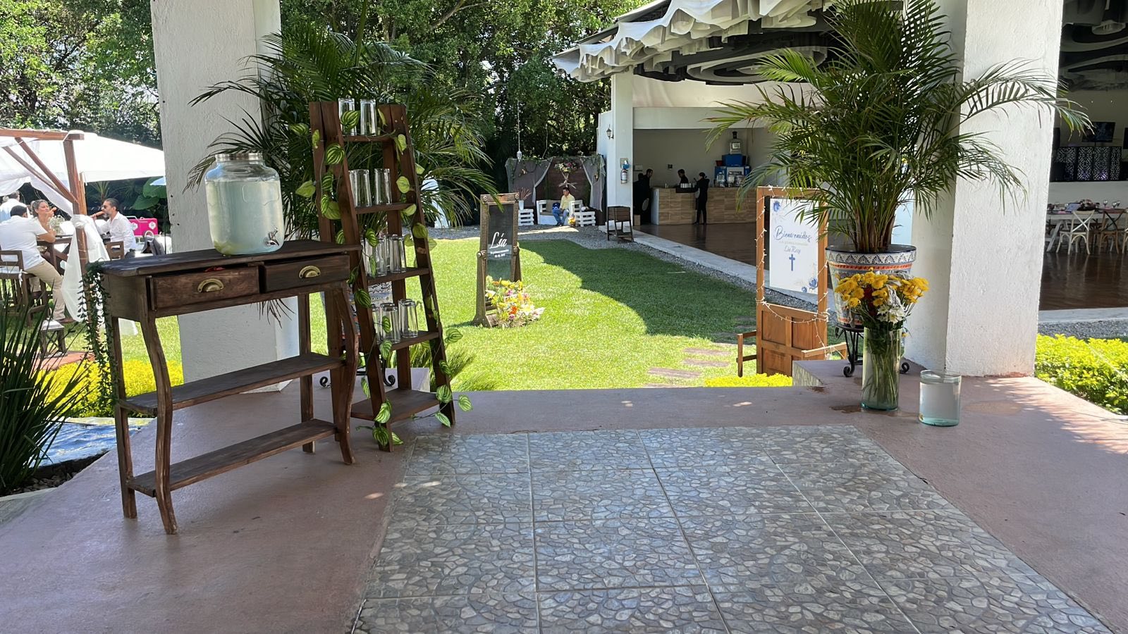 Entrada del jardín